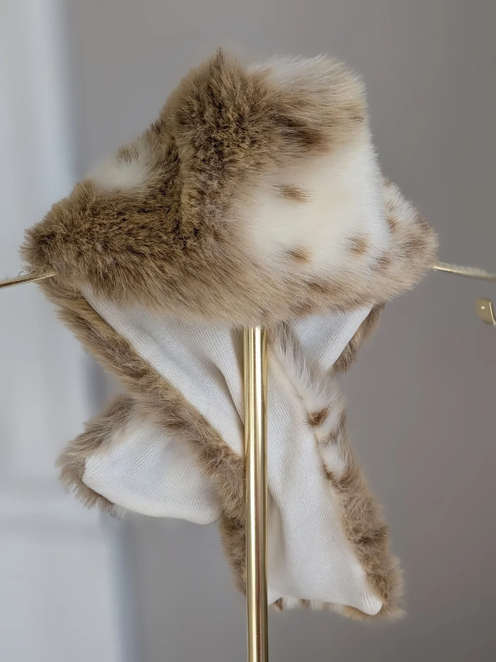 Dillard's Preston & York Faux Fur Scarf in Cream and Brown